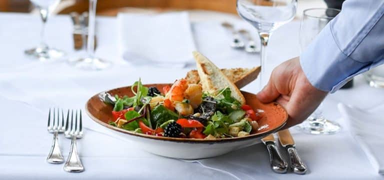 Mehrwertsteuer-Senkung läuft aus: Gastronomie: Preiserwartungen gehen „durch die Decke“