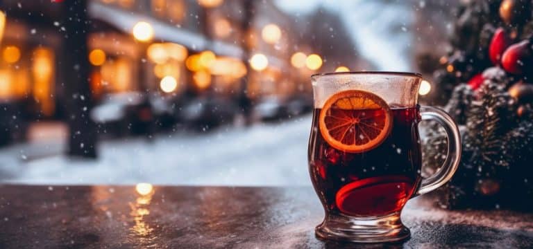 Feuchtfröhliche Autofahrer?: Schon ein Becher Glühwein kann zu viel sein