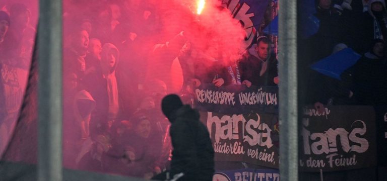 Polizei ermittelt zu SCP-Spiel: Rostock-Chaoten verletzen 38 Menschen bei Ausschreitungen