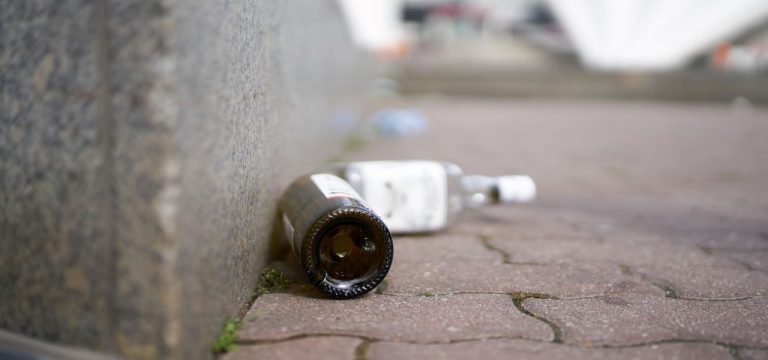 Männer doppelt so oft betroffen: 1,5 Millionen Menschen wegen Alkoholsucht behandelt