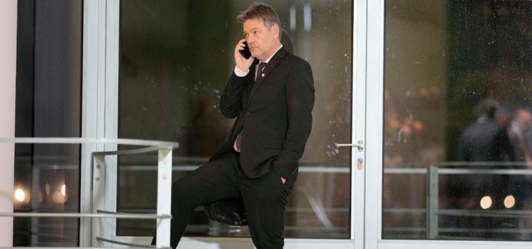 „Habe qua Amt Schutz“: Habeck äußert sich nach Bauern-Randale