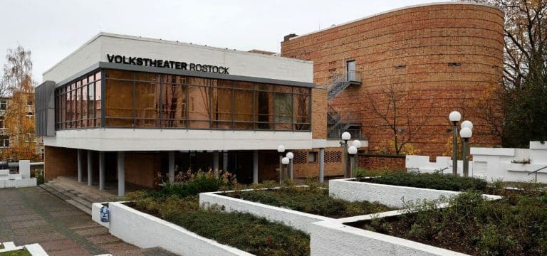 Rostock: Staatsanwaltschaft durchsucht Räume der Volkstheaters