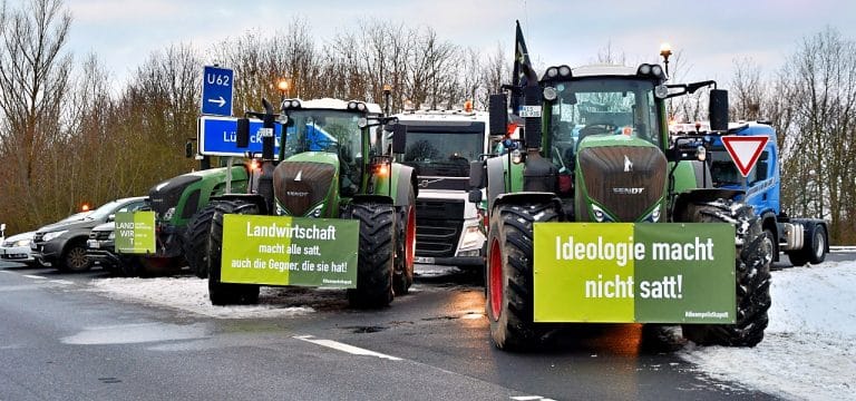 Tausende Fahrzeuge beteiligen sich an Auto-Korsos in MV