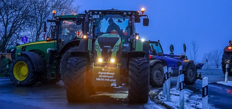 Schüler bei Behinderungen durch Bauernproteste entschuldigt