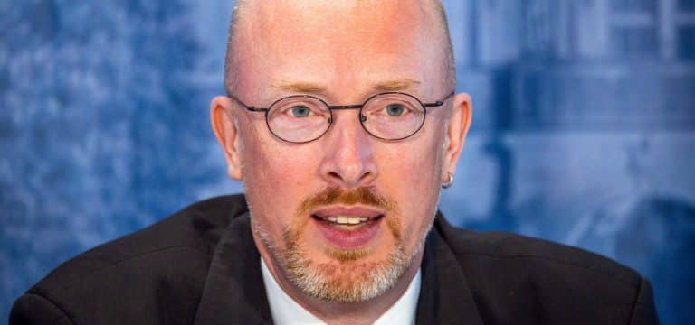 Pegel: Rechtsextremismus größte Gefahr für Demokratie
