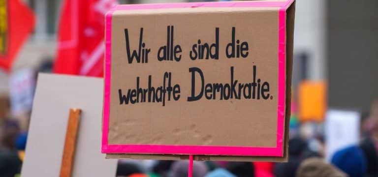 Rund 800 Menschen auf Demo in Neubrandenburg gegen rechts
