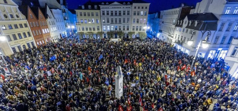 2500 Schweriner demonstrieren für Weltoffenheit und Toleranz