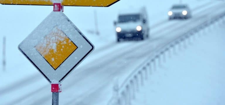 Unfälle bei Schneefall im westlichen Mecklenburg-Vorpommern