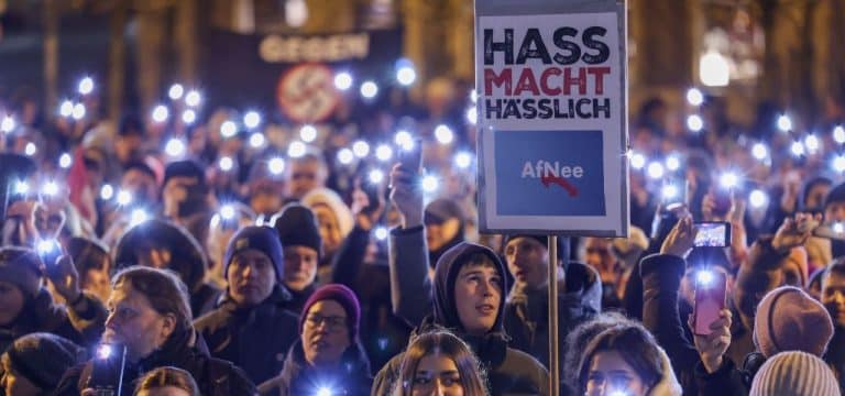 Schweriner demonstrieren für Weltoffenheit und Toleranz
