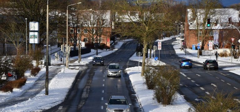 Schnee und Eis halten in MV an: Verkehrslage beruhigt sich
