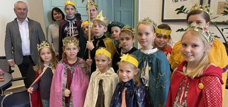 Wismar: Junge Königinnen und Könige besuchen das Rathaus