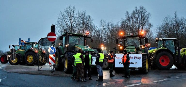 Trecker-Konvois blockieren Autobahnauffahrten in MV