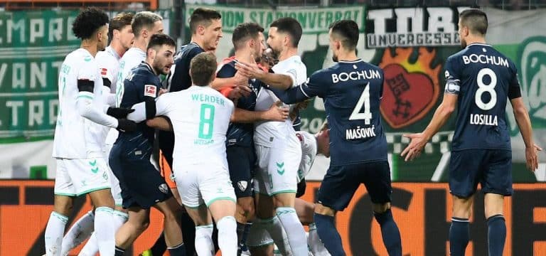 Bochum leidet in Nachspielzeit: Werder rettet sich im Kampf- und Krampfduell