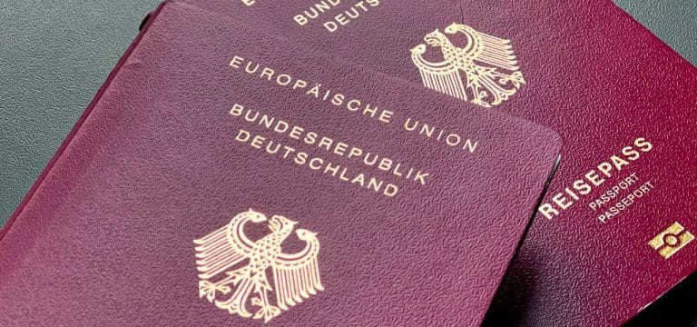 Bis zu drei Jahre früher: Bundestag beschließt erleichterte Einbürgerung
