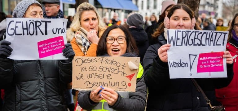 330.000 Beschäftigte profitieren: Tarifeinigung für Mitarbeiter in Arztpraxen