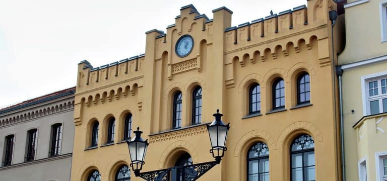 Wismar: Uhr am Stadthaus wird repariert