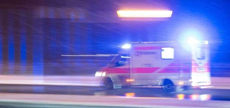 Straßenbahn fährt Fußgänger in Rostock an: Schwer verletzt