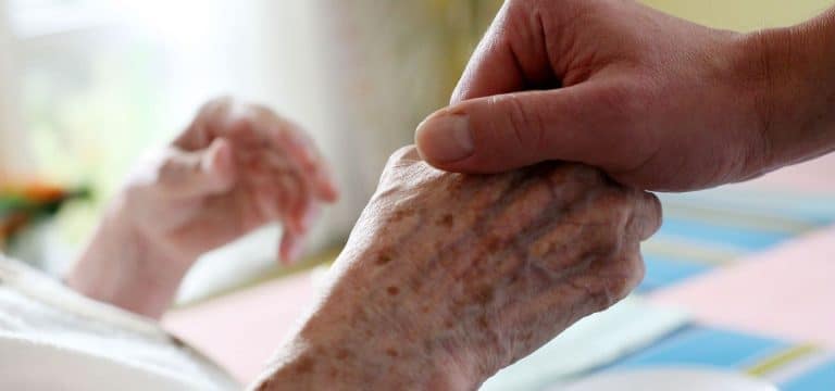 10. Altenpflegepreis: Bewerbung noch bis zum 30. April möglich