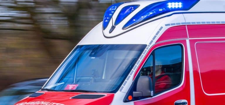 Auto überschlägt sich – zwei Tote und drei Schwerverletzte