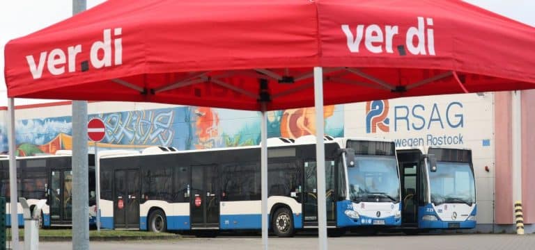 Kommunale Arbeitgeber kritisieren Warnstreik im Nahverkehr