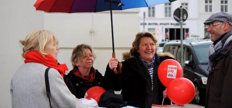 Lückenlos durch die Nacht: Equal Pay Day rückt Lebensverlauf der Lohnlücke in den Fokus