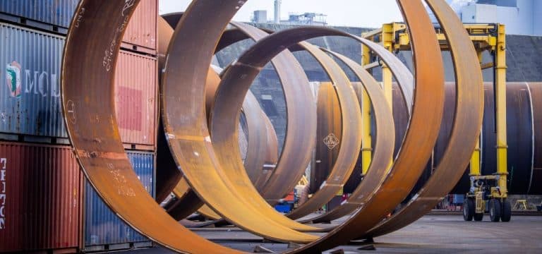 Ostbeauftragter Schneider besucht Windkraftfirmen in Rostock