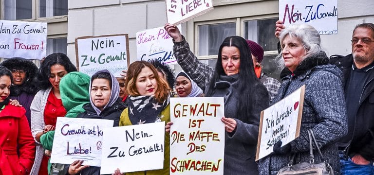 Wismar: Tanzen als Symbol gegen Gewalt an Frauen und Mädchen