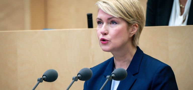 „Brauchen politisches Signal“ Schwesig will schnelle Einigung auf Wirtschaftshilfen