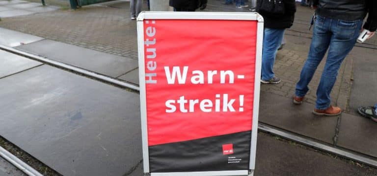 ÖPNV-Warnstreiks: Busse und Bahnen bleiben in den Depots