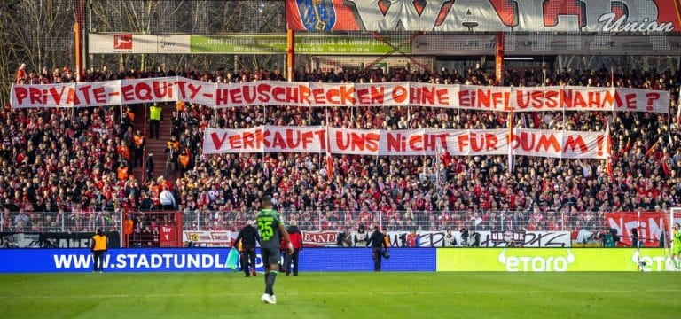 An der Alten Försterei in Berlin eskalieren die Fan-Proteste