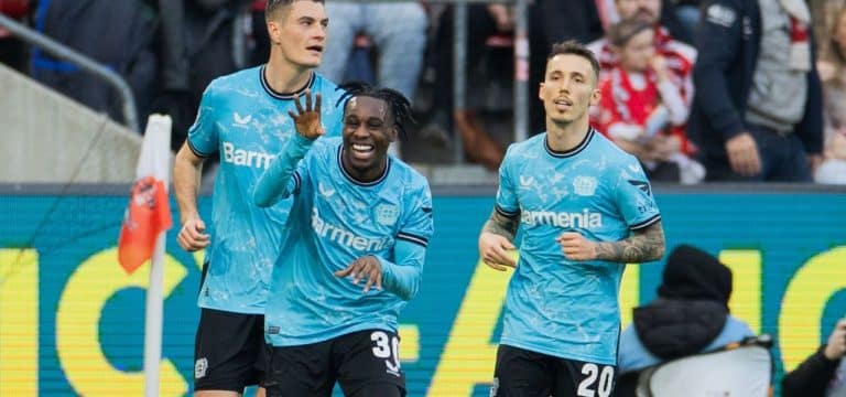 1. FC Köln kämpft vergeblich: Eiskaltes Bayer Leverkusen rast dem FC Bayern davon