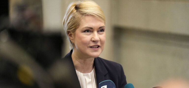 Cannabis-Gesetz unterzeichnet: Schwesig macht Steinmeiers Job