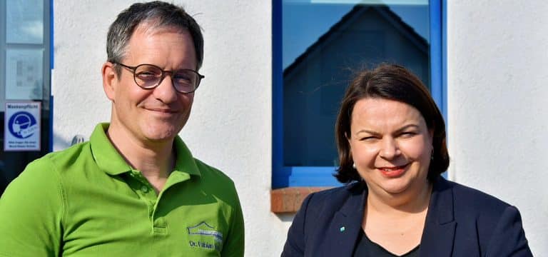Ministerin in Neuburger Hausarztpraxis: Digitalisierung schwierig