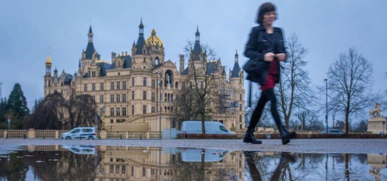 Schweriner Wirtschaftsministerium zeigt Tourismusverband an