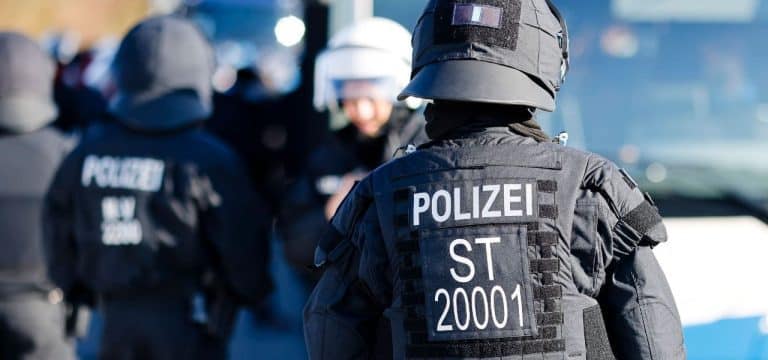 Höhere Bezüge für Beamte: jährlich über 20 Millionen Euro