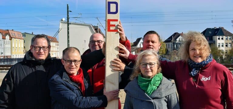 Wismar: Demo startet am Samstag mit symbolischem Kreuz vom Bahnhof aus