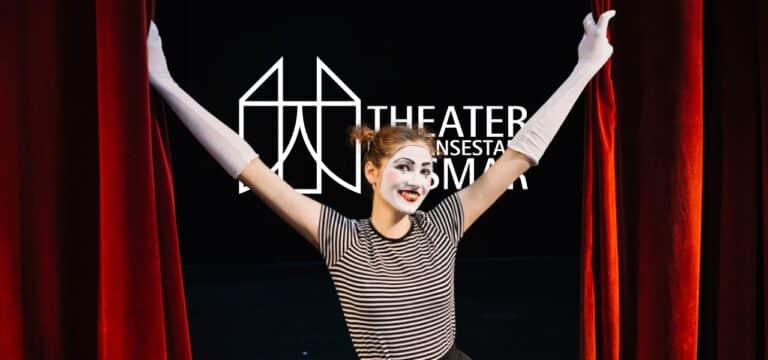 Unser Theater-Tipp: „Mit’n Klick to’n Glück“ am 16.März zu erleben