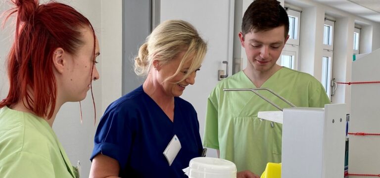 Schüler leiten eine Station am Sana Hanse-Klinikum Wismar