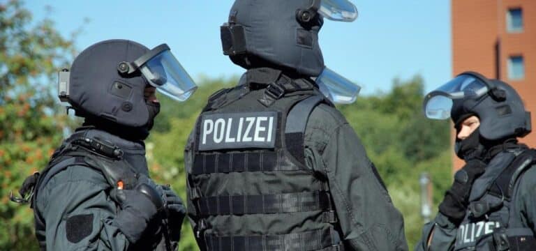 Mann bedroht Polizisten: SEK-Einsatz in Rostock