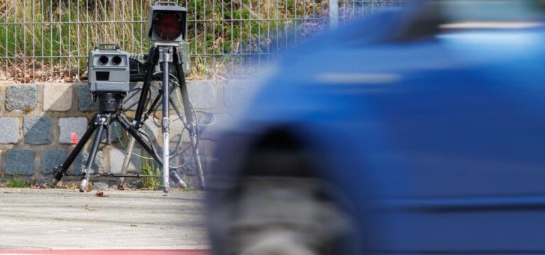 Zu schnell oder bei Rot über die Ampel: Teure Verstöße