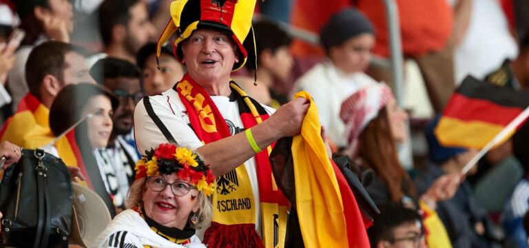 Schwarz-Rot-Gold am Streifenwagen bei Fußball-EM möglich