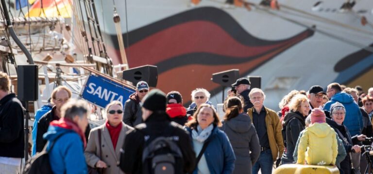 Schüler besuchen Kreuzfahrtschiff zum „Azubi-Speed-Dating“
