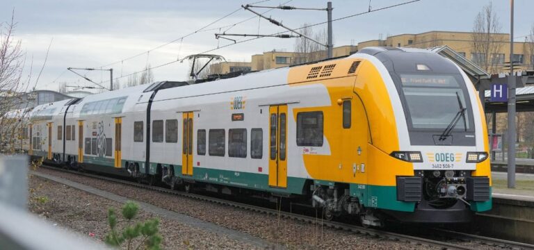 Technische Störung legt Bahnverkehr lahm: Ausfälle zwischen Schwerin und Wismar bis zum Nachmittag