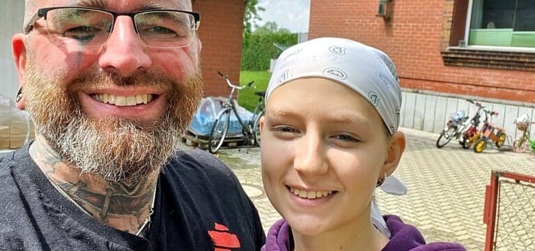 Hilf Sara ihr Lächeln nicht zu verlieren: 20-Jährige stellt sich bereits das dritte Mal dem Blutkrebs