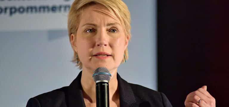 Bundesratspräsidentin Schwesig reist nach Paris