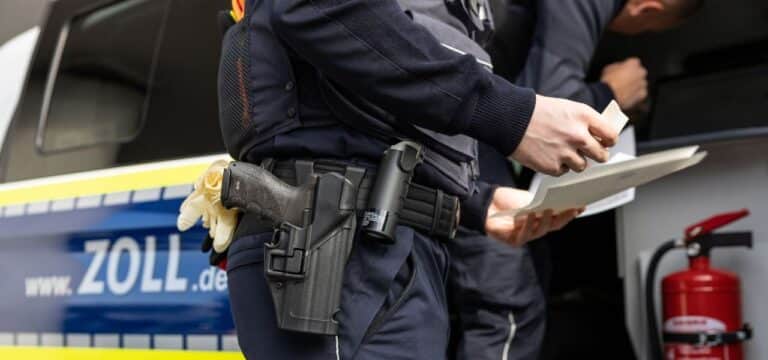 Zoll entdeckt fast 50.000 geschmuggelte Zigaretten