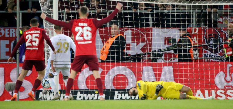 Feuchte Augen nach Pokal-Pleite: Pechvogel Schreiber untröstlich nach Torwart-Patzer