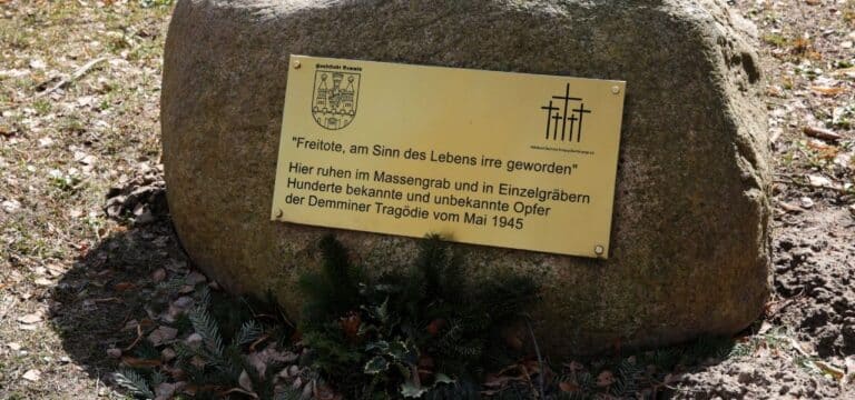 Kranz der Regierung: Gedenken an Kriegsende