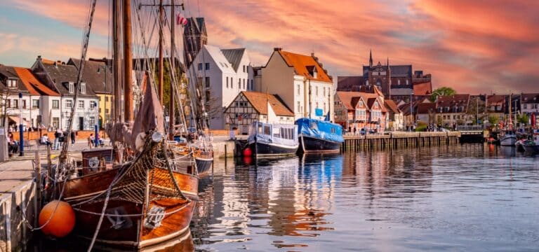 Wismar im Wochenendmodus: Zwischen Premieren, Blaulicht‑Jubiläum und Kulturvielfalt