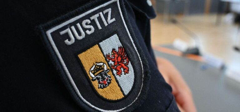Urteil in Rostock: Freiheitsstrafen für drei 20-Jährige